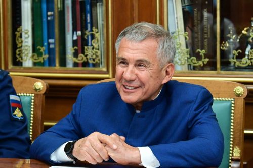 Раис Татарстана Рустам Минниханов поздравил жителей с Днём семьи, любви и верности