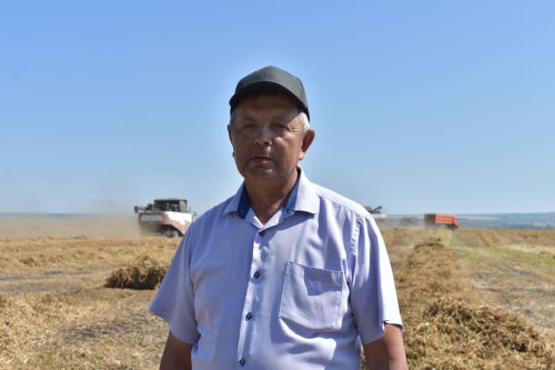 Кипит работа на полях «Новой зари»