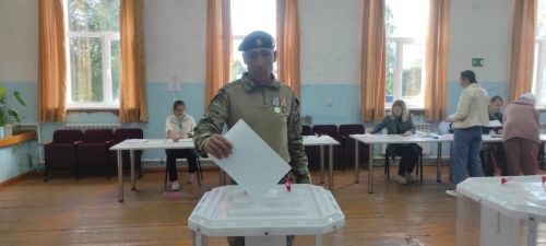 На избирательном участке в Тетюшах проголосовал ветеран СВО