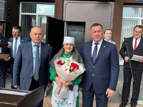 В Кляшеве открыли мемориальную доску в память о легендарном председателе