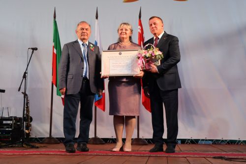 Алар Татарстан Республикасы Министрлар Каби­неты Рәх­мәте белән бүләклән­деләр