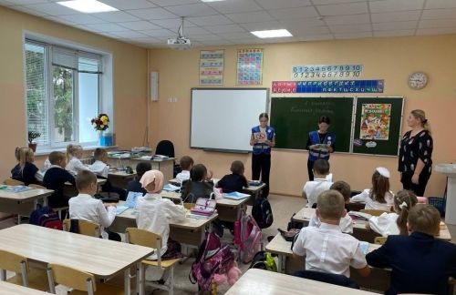 Юные инспекторы Тетюшской школы провели урок безопасности для младших школьников