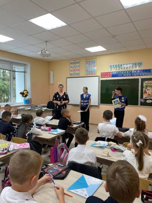 Юные инспекторы Тетюшской школы провели урок безопасности для младших школьников