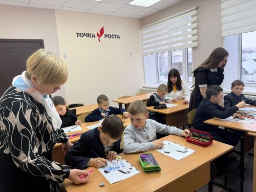 В Нармонской школе совершили путешествие к дымковской игрушке