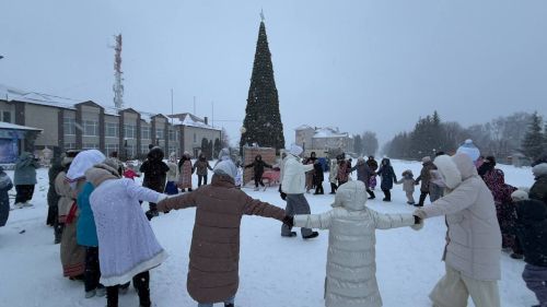 Зимняя сказка на площади ДК: фестиваль добрососедства «Курше» открывает двери для веселья и творчества