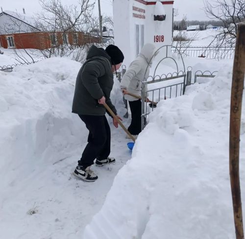 В Тетюшском районе юнармейцы очистили обелиск