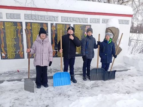 В Тетюшском районе юнармейцы очистили обелиск