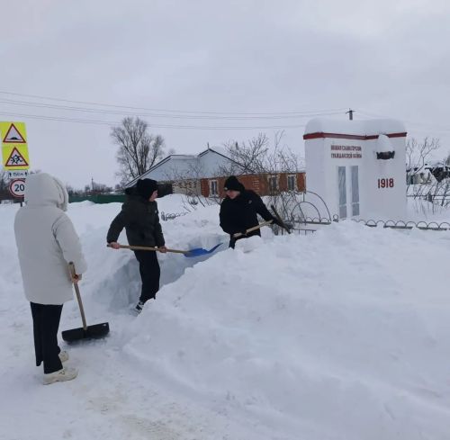 В Тетюшском районе юнармейцы очистили обелиск