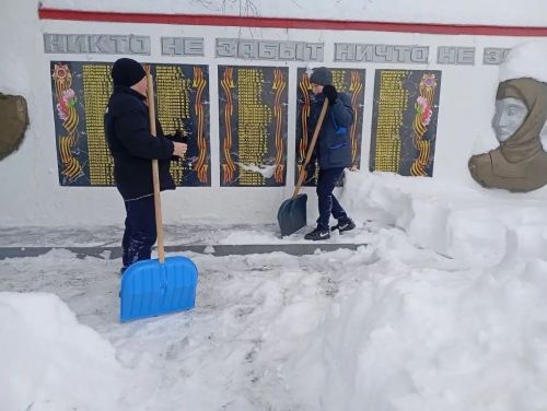 В Тетюшском районе юнармейцы очистили обелиск