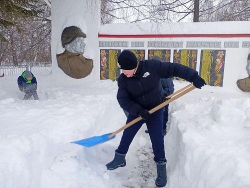 В Тетюшском районе юнармейцы очистили обелиск