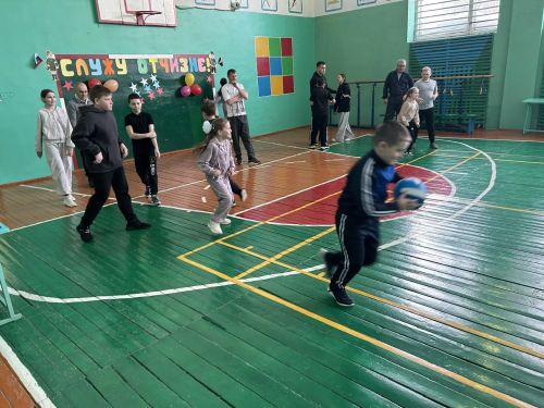 В Киртелинской школе прошла спортивно‑игровая программа «Служу Отчизне!»