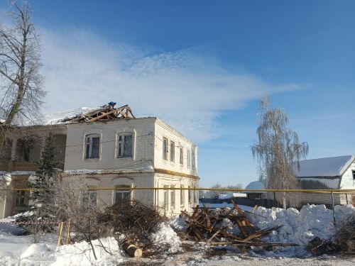 В Тетюшской ЦРБ меняют кровлю административного здания