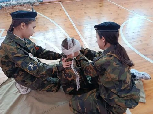 «Наследники Победы»: в Бакрчинской школе прошли военно‑патриотические учения