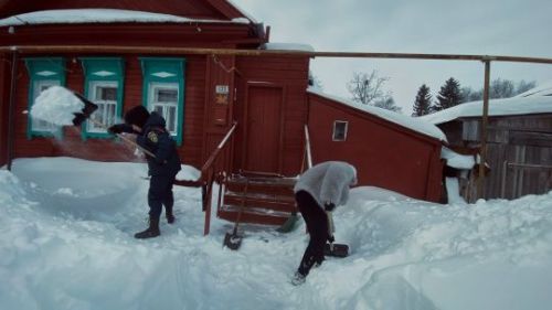 Молодежь помогает пожилым жителям Тетюш справиться со снегопадом