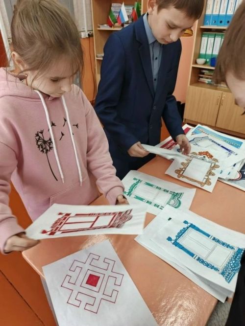 Мордовская резьба по дереву вдохновляет школьников Тетюшского района