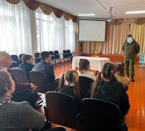 Боец СВО встретился с учениками в формате живого диалога