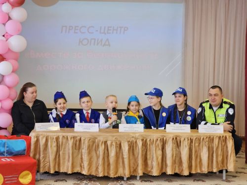 «Зебрики» из Тетюшской школы рассказали дошколятам о ПДД