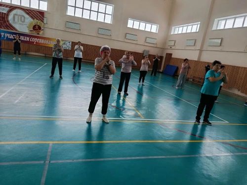В Тетюшах пенсионеры поддержали здоровый образ жизни на занятии в «Барсе»