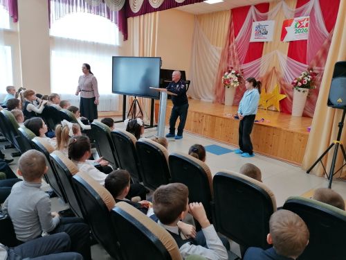 Чемпионка Европы по вольной борьбе и её тренер встретились с учениками Тетюшской СОШ № 1