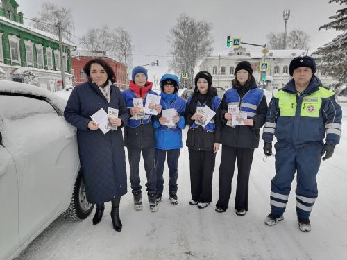 В Тетюшах провели акцию «Весенний свет: за рулем с вниманием!»