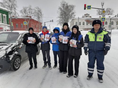 В Тетюшах провели акцию «Весенний свет: за рулем с вниманием!»
