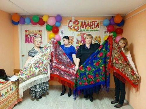 Фольклорный праздник объединил детей и взрослых накануне 8 марта