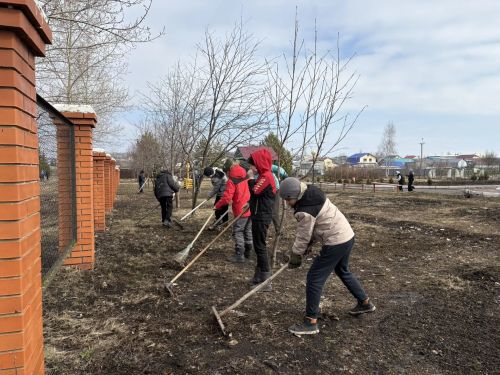 Чистый город начинается с нас! В Тетюшской татарской школе прошёл традиционный санитарно-экологический субботник