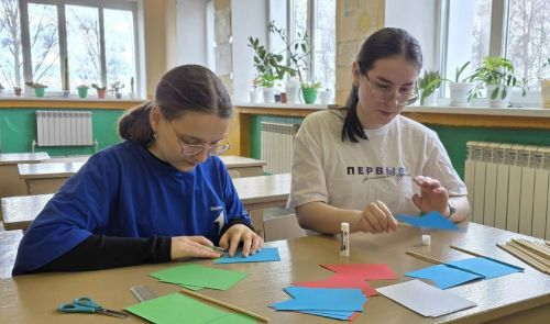 В Большешемякинской школе прошла патриотическая акция «Мир! Труд! Май!»