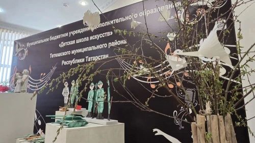 В Тетюшах в Детской школе искусств действует  выставка «Слава тебе, солдат- победитель!»