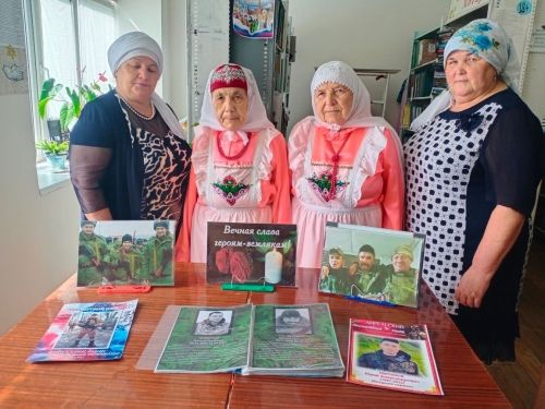 Патриотический час «Герои СВО — защитники России» прошёл в Большеатрясской библиотеке