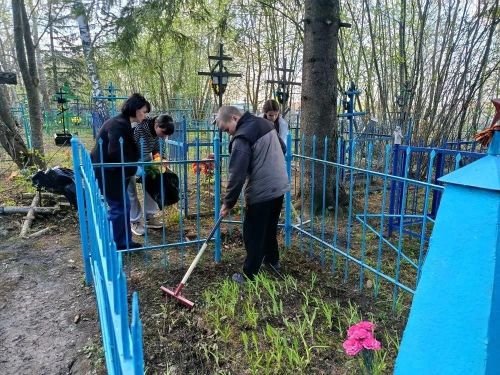 Память, которую храним: молодёжь Тетюш благоустроила могилу ветерана