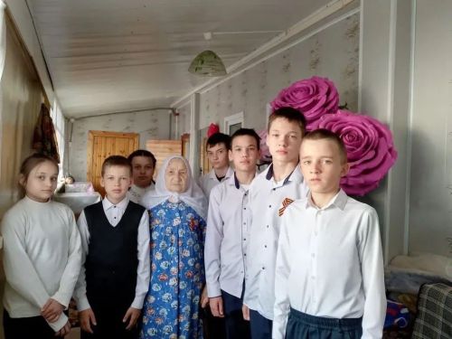 Бакырчы мәктәп укучылары сугыш чоры баласы янында булдылар