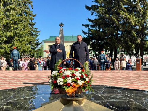 В Тетюшах у Вечного огня прошла торжественная церемония возложения цветов
