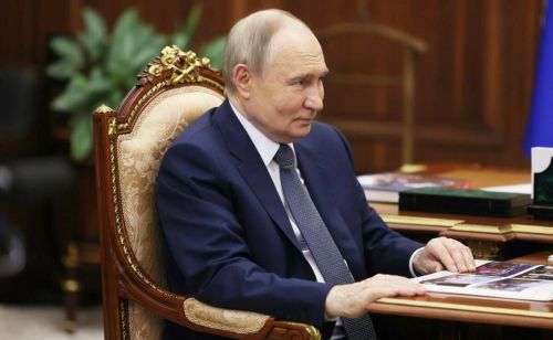 Путин наградил 13 жителей Татарстана госнаградами и грантами
