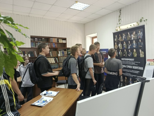 В Тетюшах для школьников провели патриотическую встречу с матерями участников СВО