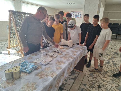Ребята из лагеря «Ласточка» познакомились с работой волонтёров, помогающих бойцам СВО