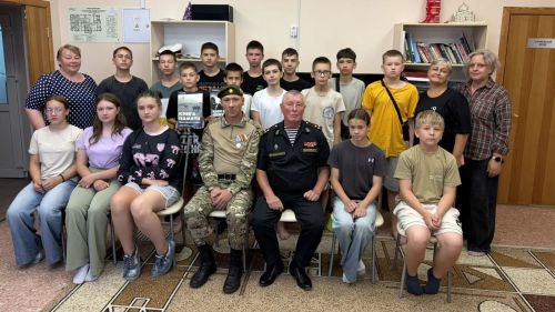 Для детей лагеря „Ласточка“ организовали урок патриотизма от ветерана СВО