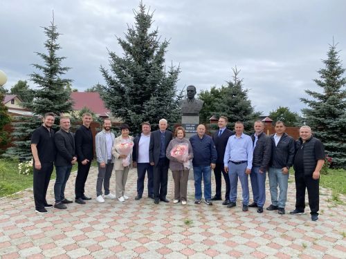 Егерме елдан соң очрашу