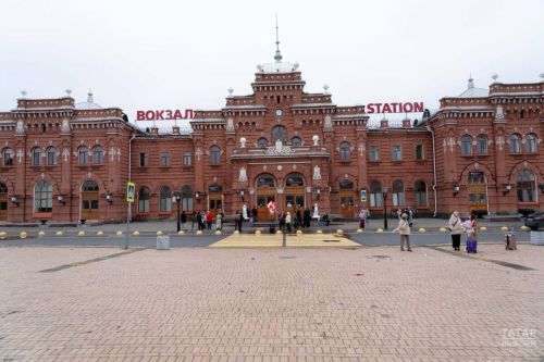Восемь подростков стали помощниками дежурных на вокзале в Казани