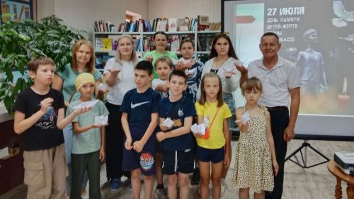 В память о жертвах войны в Донбассе в Тетюшах прошла акция‑реквием «Белые ангелы Донбасса»