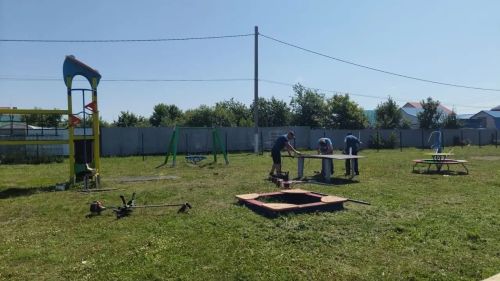 Тетюшене объединились: в микрорайоне обновили теннисный стол и убрали площадки