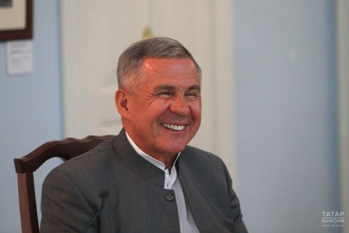 Рустам Минниханов поздравил татарстанцев с Днём семьи, любви и верности