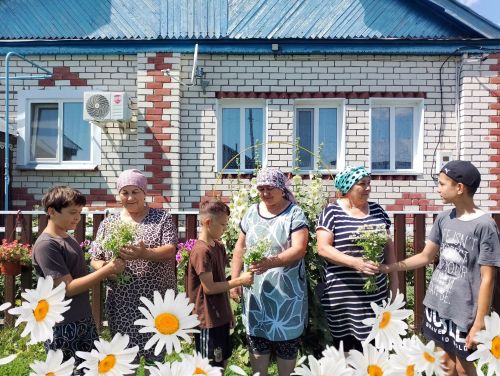 В Тетюшском районе прошла акция «Я дарю тебе ромашку»