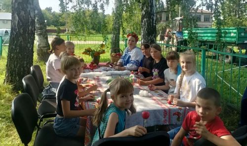 В Монастырском СДК создали «Наливные яблочки» на праздничном мастер‑классе