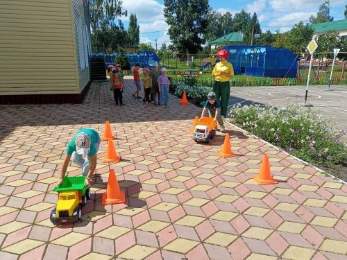 Тетюшские дети учились правилам дорожного движения