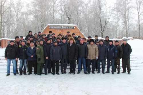 Тәтештә Дан Монументы янында совет гаскәрләрен Әфганстаннан чыгарылуына 34 ел тулу уңаеннан митинг булды