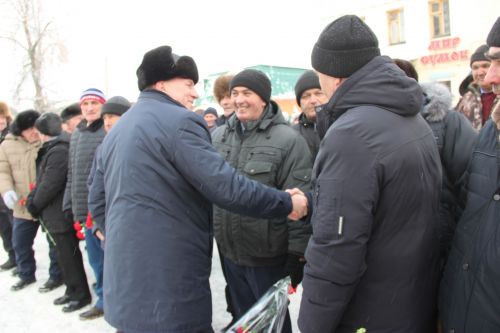 Тәтештә Дан Монументы янында совет гаскәрләрен Әфганстаннан чыгарылуына 34 ел тулу уңаеннан митинг булды