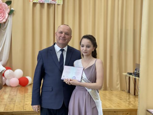 Девятиклассники получили аттестаты