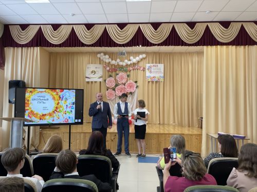 Девятиклассники получили аттестаты