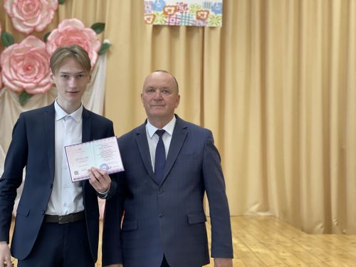 Девятиклассники получили аттестаты